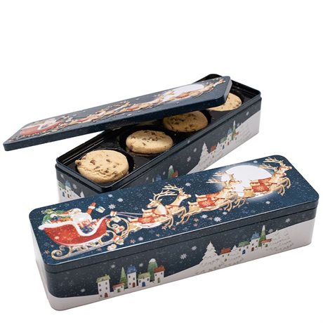 Farmhouse Christmas Flying Santa Tin – klassiska Milk Choc Chip-kakor i fin julburk 225g