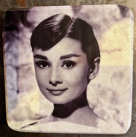 Glasunderlägg – Audrey Hepburn, 1956