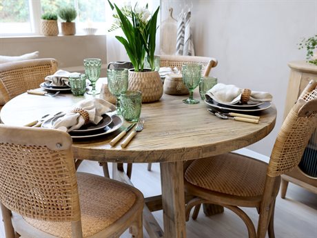 Runt matbord i återvunnet trä 