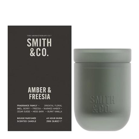 Smith & Co – Amber & Freesia Scented Candle 45H