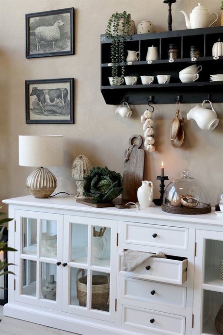 Sideboard, vitrinskänk med spröjsade glasdörrar och hyllor, vit