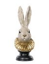 Kaninhuvud med pampig krage på fot 14x16x38cm