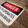 Metallskylt i vintagestil – Danger... 15x20cm
