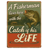 Metallskylt i vintagestil – A Fisherman lives here... 20x25cm