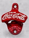 Kapsylöppnare för väggmontage i järn "Drink Coca-Cola"