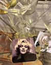 Glasunderlägg – Marilyn Monroe i svart polo