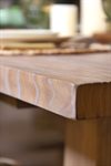 Matbord i återvunnet trä 